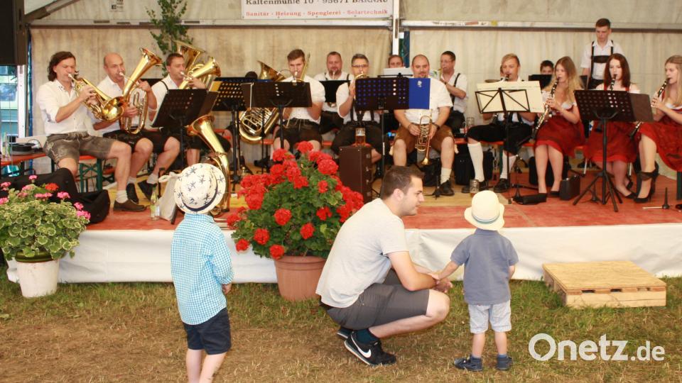 Die Blaskapelle Thanhausen sorgte nach dem 						Gottesdienst für musikalische Unterhaltung. lk