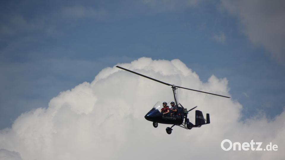 Ein luftiges Gefühl ist es, wenn man mit einem offenen Gyrokopter abhebt, erzählen die Fluggäste. kro