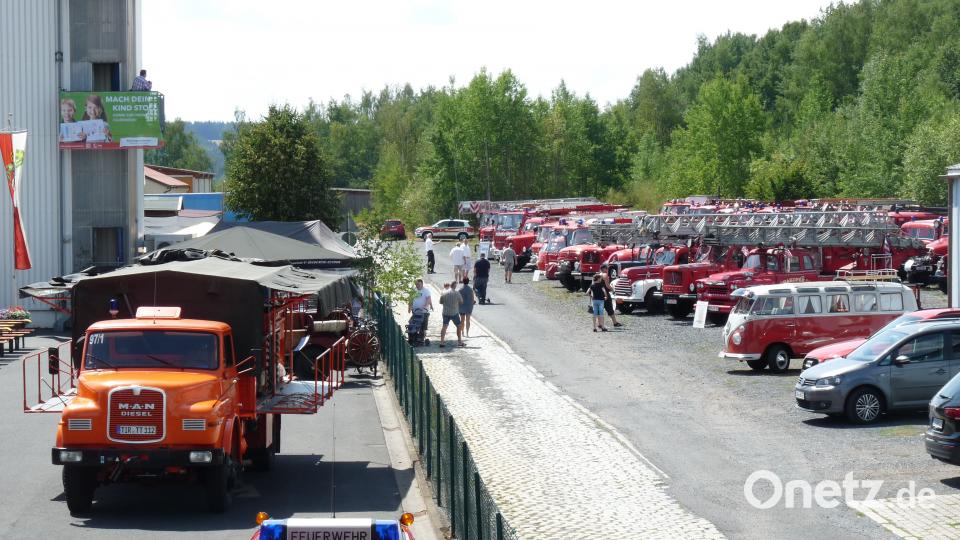 Das Treffen historischer Feuerwehrfahrzeuge war mal wieder der Höhepunkt beim Sommerfest der Waldsassener Wehr. flm
