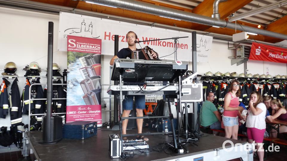 Am Sonntagnachmittag sorgte Ben Ray für musikalische Unterhaltung. flm