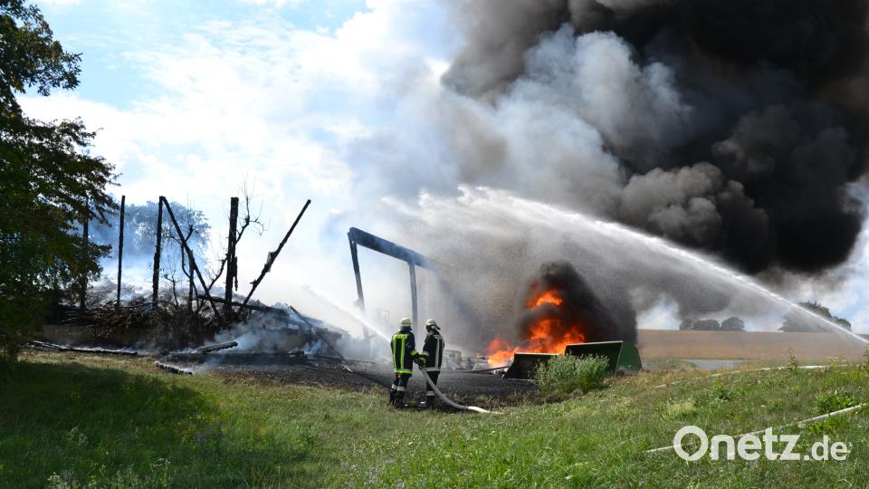 In Leichau ist am Sonntagnachmittag eine Lagerhalle eines Landwirts komplett abgebrannt. rti