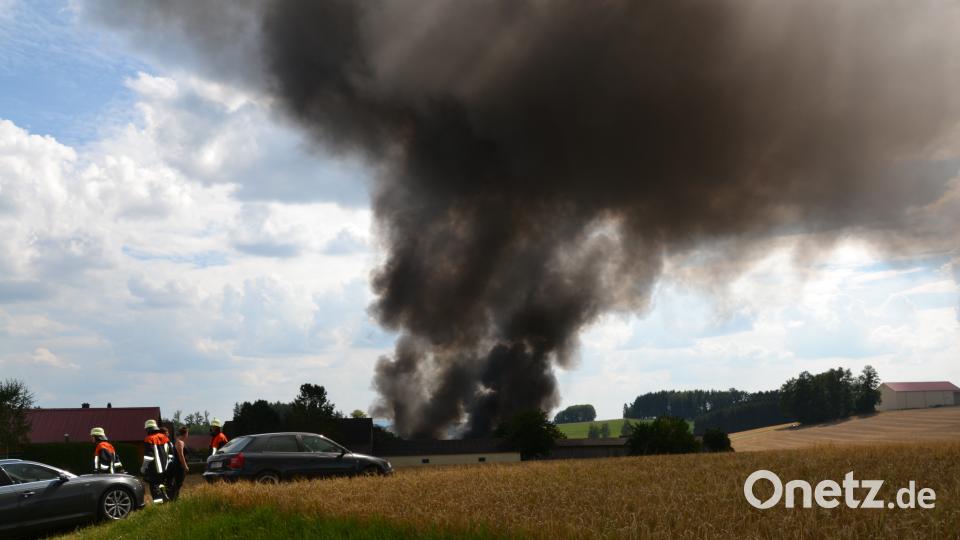 In Leichau ist am Sonntagnachmittag eine Lagerhalle eines Landwirts komplett abgebrannt. rti