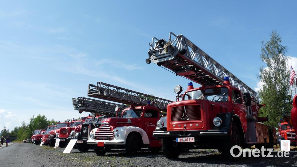 Das Treffen historischer Feuerwehrfahrzeuge war mal wieder der Höhepunkt beim Sommerfest der Waldsassener Wehr. flm