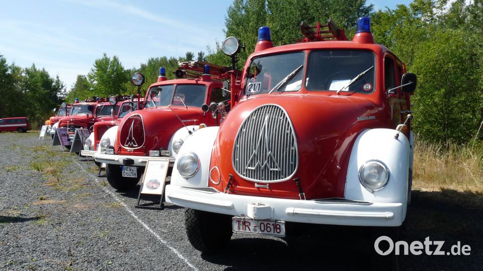 Das Treffen historischer Feuerwehrfahrzeuge war mal wieder der Höhepunkt beim Sommerfest der Waldsassener Wehr. flm