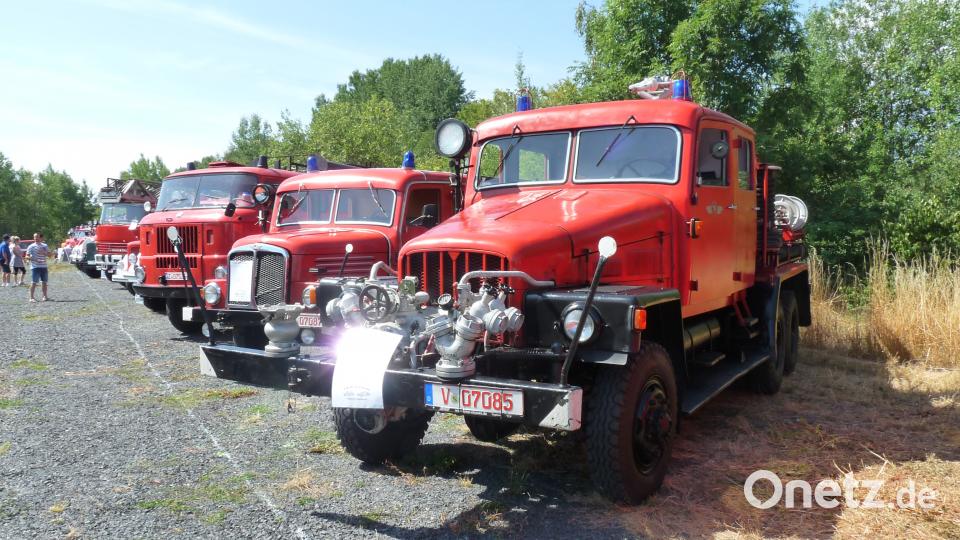 Das Treffen historischer Feuerwehrfahrzeuge war mal wieder der Höhepunkt beim Sommerfest der Waldsassener Wehr. flm