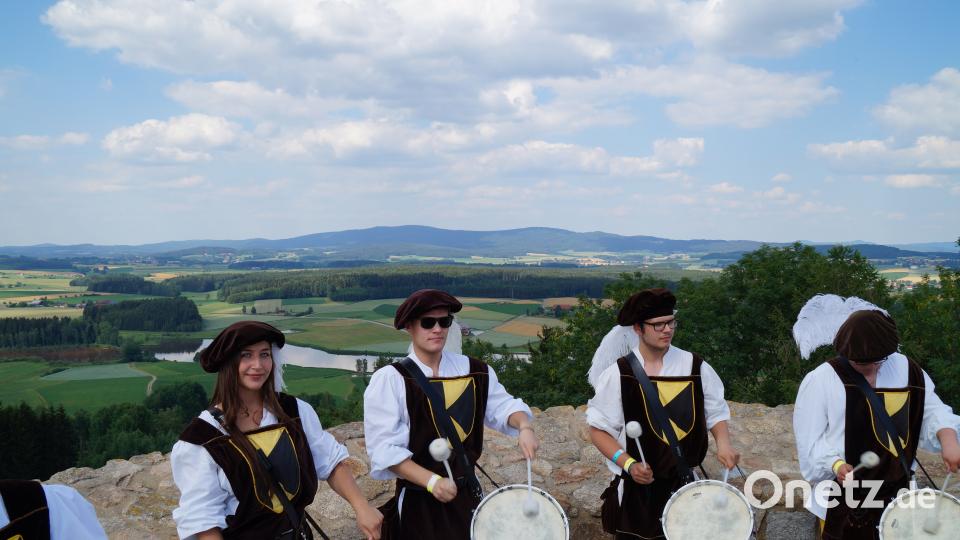 Die Fanfarengruppe Tännesberg unterhielt die zahlreichen Besucher. Rainer Köppl