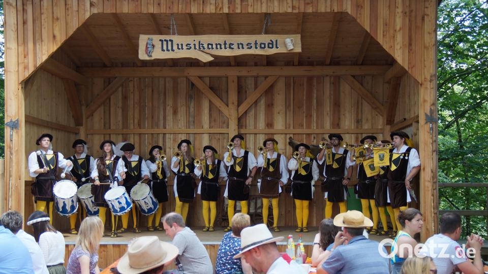 Die Fanfarengruppe Tännesberg unterhielt die zahlreichen Besucher. Rainer Köppl