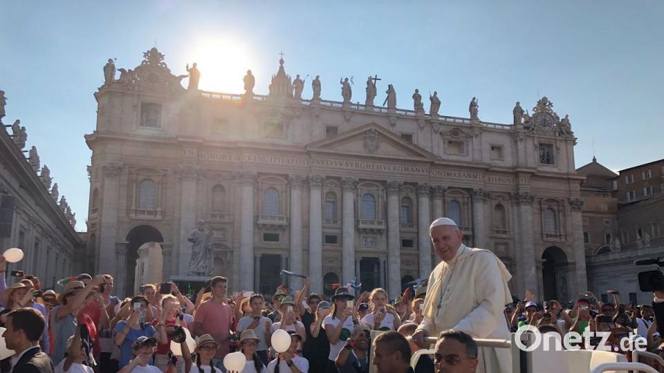 Sie sind ihm ganz nahe gekommen: Die Ministranten aus Ammersricht haben Papst Franziskus getroffen. Ministranten Ammersricht