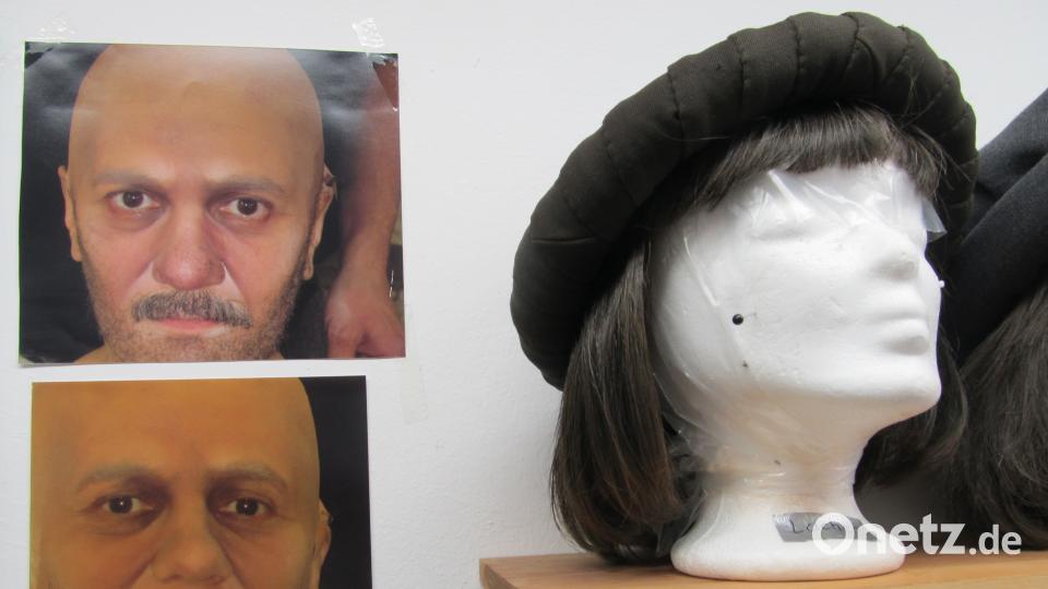 Wer hätte das gedacht: Hinter den beiden Fotos an der Wand verbirgt sich eine Frau. Entstanden sind die Aufnahmen bei einem Schminkkurs mit einem Profi. bl