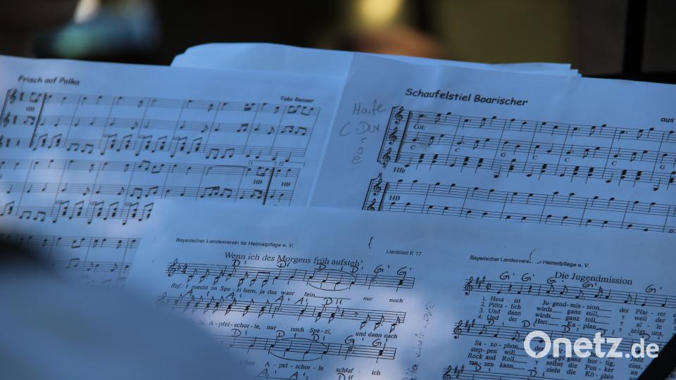 &quot;Schaufestiel Boarischer&quot; steht als Titel über den Noten. Zwiefache gehören natürlich zum Repertoire der Stubenmusiker. Uli Piehler