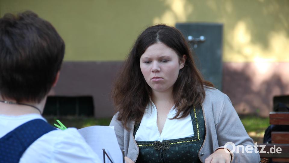 Annchristina Neuberger (15) aus Atzmannsricht spielt Zither. Uli Piehler