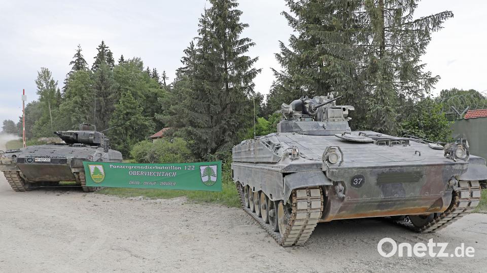 Der neue Schützenpanzer Pume und der alte Schützenpanzer Marder des Panzergrenadierbataillons 122 aus Oberviechtach (Kreis Schwandorf) schoßen am Donnerstag, 28. Juni 2018 auf dem Truppenübungsplatz Grafenwöhr zum ersten beziehungsweise zum letzten Mal. HBE