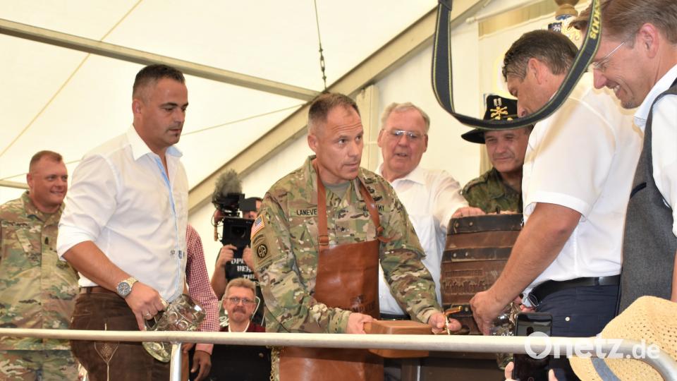 Eröffnung des 60. Deutsch-Amerikanischen Volksfestes in Grafenwöhr rgr