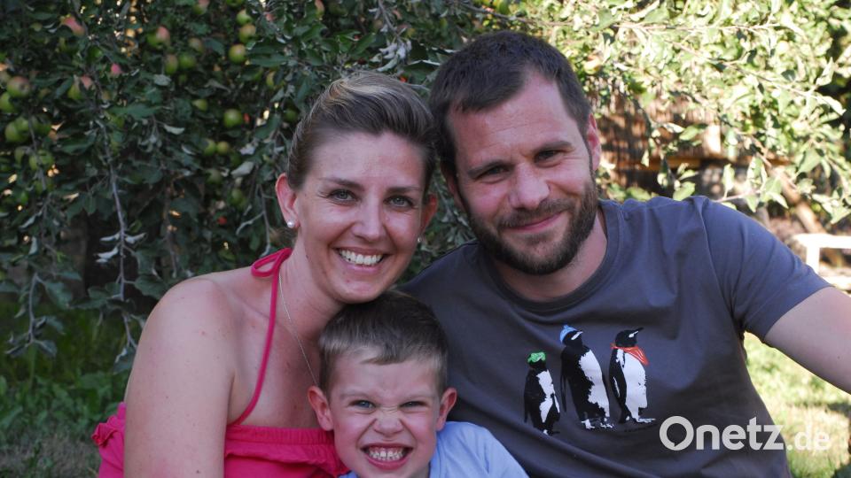 Stefanie Leypold, Peter Andörfer und ihr Sohn Basti sind glücklich, dass sie wieder ein normales Familienleben haben. san