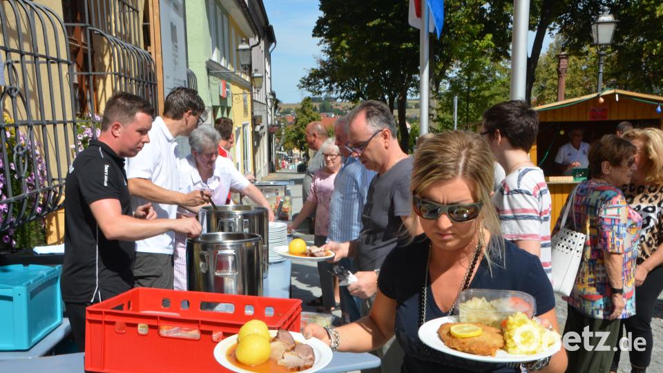 Unter dem Motto &quot;Heute bleibt die Küche kalt&quot; kamen viele Gäste zur Mittagszeit bei der Spielvereinigung vorbei. dob