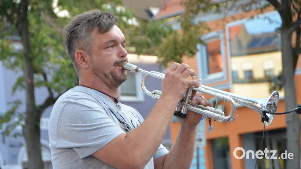 Trompetensolist Franz Rauch in Pose beim Altstadtfest der Spielvereinigung Vohenstrauß. dob