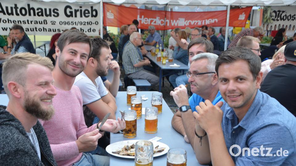 Freunde treffen auf Freunde beim Altstadtfest in Vohenstrauß. dob