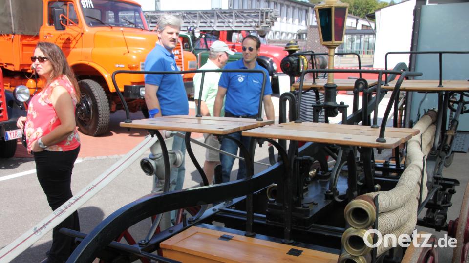 Feuerwehrgerätschaften aus längst vergangenen Tagen waren zu sehen. kro