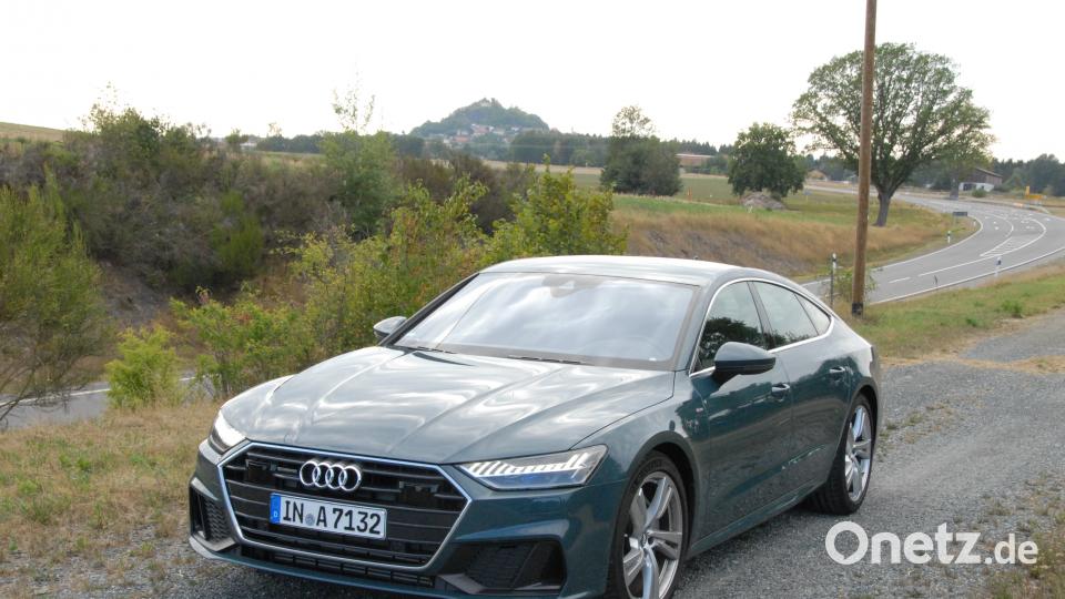 Quattro-Antrieb, Luftfederung und eine mitlenkende Hinterachse verhelfen dem A7 zu Agilität. Er bleibt aber ein schwerer Wagen. Michael Ascherl