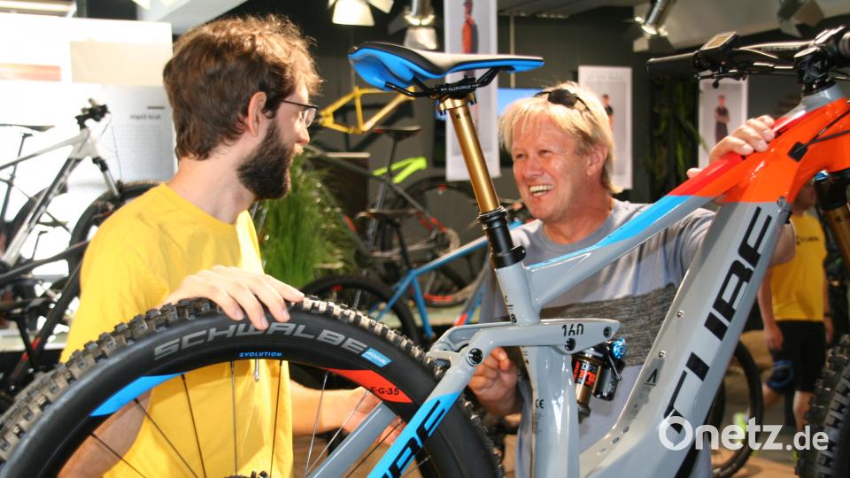 Die Mitarbeiter stehen für Fragen aller Art zur Verfügung. fpoz