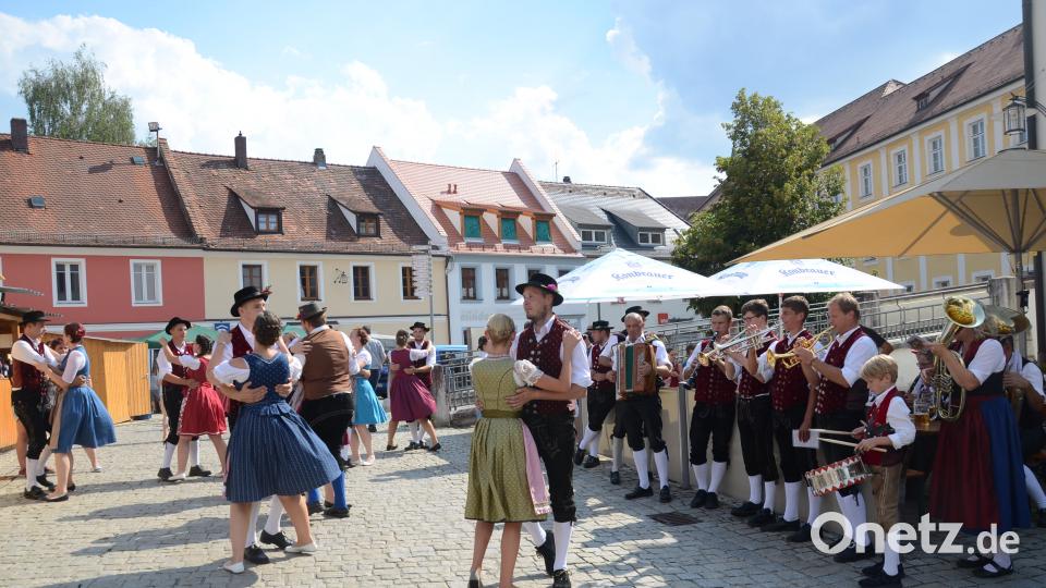 Sulzbach feiert zünftige Woizkirwa in der Sulzbacher Altstadt. mag
