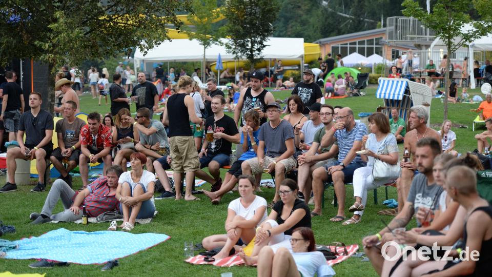 Entspanntes Publikum am Nachmittag. brü
