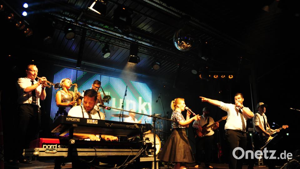 Die Blues Rabbits sorgten mit ihrem gut dreistündigen Auftritt für einen gelungenen Abschluss ihrer diesjährigen Beachparty in Hirschau. brü