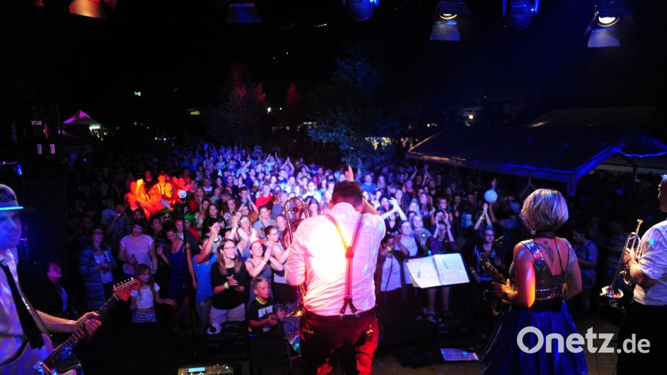 Die Blues Rabbits sorgten mit ihrem gut dreistündigen Auftritt für einen gelungenen Abschluss ihrer diesjährigen Beachparty in Hirschau. brü
