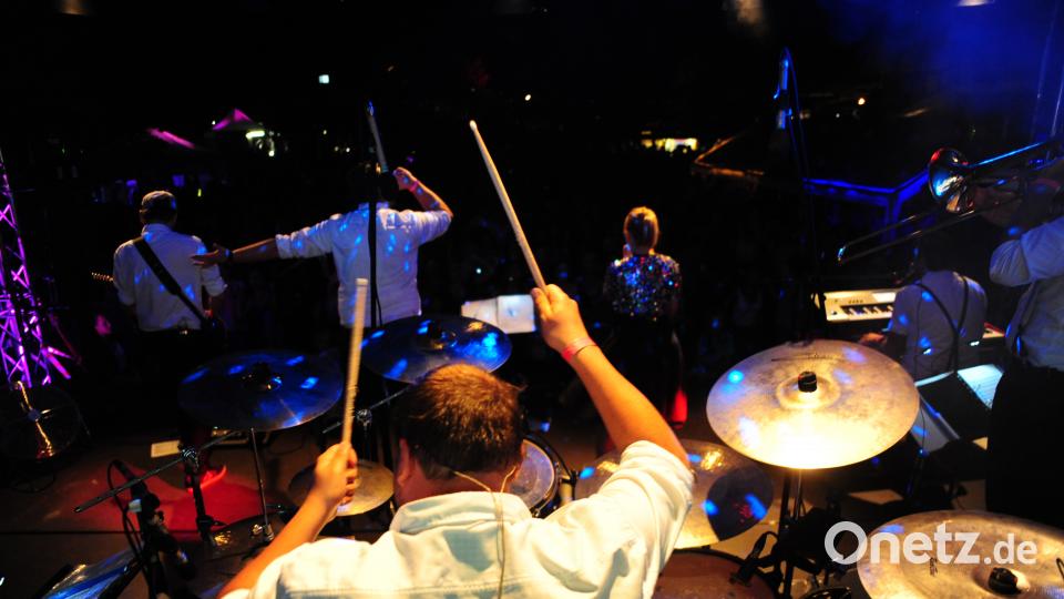 Die Blues Rabbits sorgten mit ihrem gut dreistündigen Auftritt für einen gelungenen Abschluss ihrer diesjährigen Beachparty in Hirschau. brü