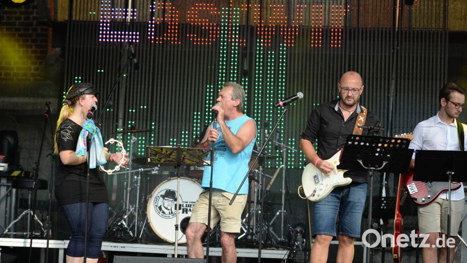 Wieder auf der Bühne. Die Amberg-Sulzbacher Kultband der 80er und 90er Jahre Eastwind. brü