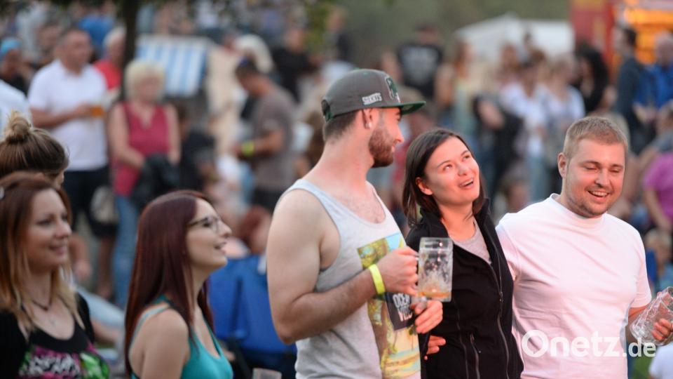 Es darf mitgefeiert werden. brü
