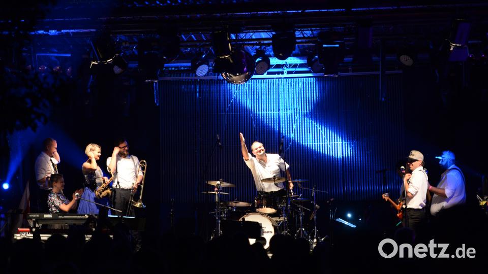 Die Blues Rabbits sorgten mit ihrem gut dreistündigen Auftritt für einen gelungenen Abschluss ihrer diesjährigen Beachparty in Hirschau. brü