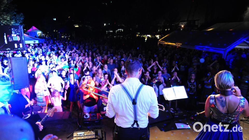Die Blues Rabbits sorgten mit ihrem gut dreistündigen Auftritt für einen gelungenen Abschluss ihrer diesjährigen Beachparty in Hirschau. brü