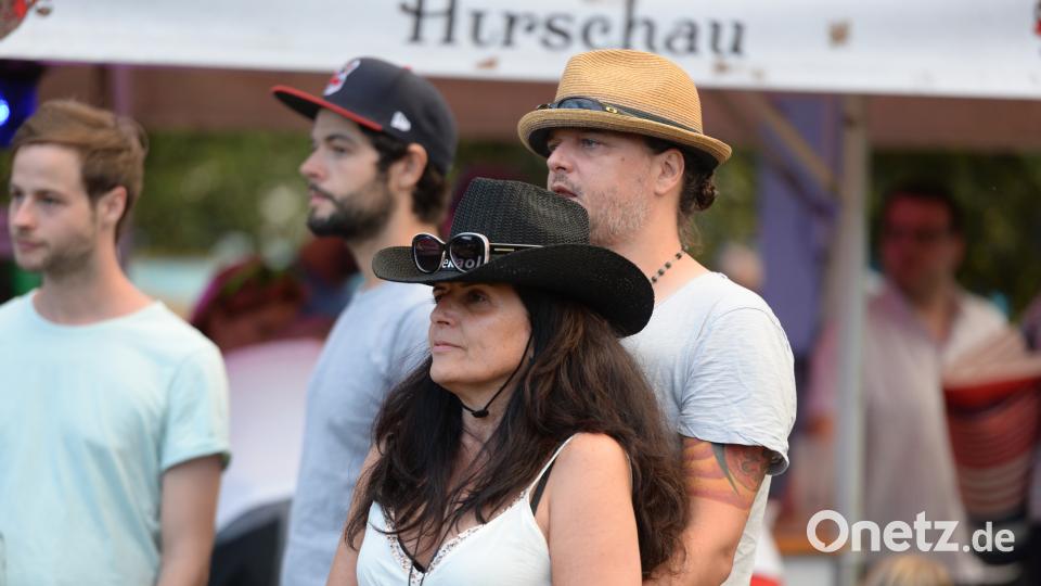 Gemeinsam der Musik lauschen. brü
