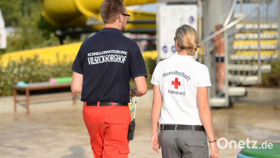 Unterstützung der Wasserwacht aus dem gesamten LAndkreis. brü