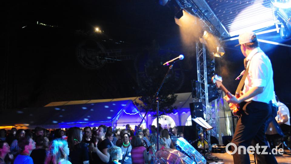 Die Blues Rabbits sorgten mit ihrem gut dreistündigen Auftritt für einen gelungenen Abschluss ihrer diesjährigen Beachparty in Hirschau. brü