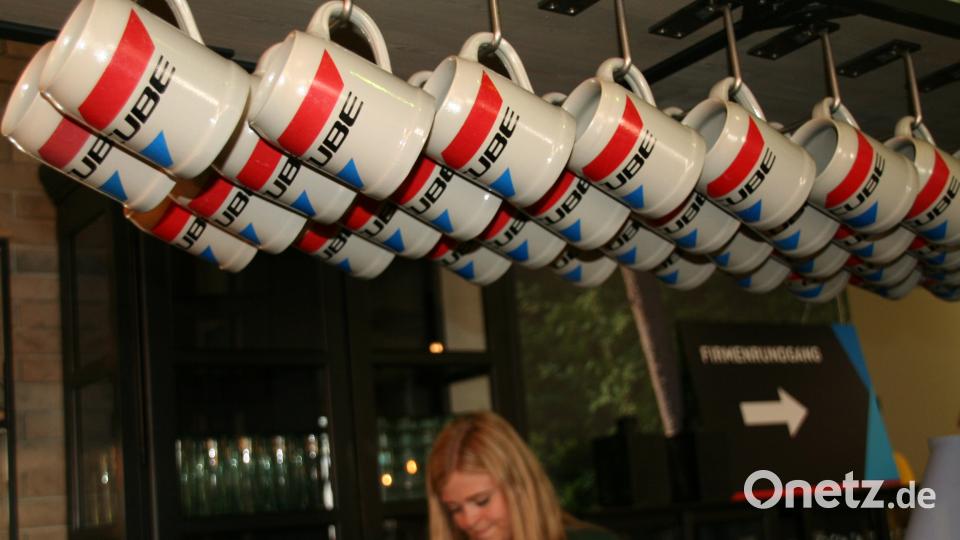 Im Werksverkauf haben die Mitarbeiter kaum Zeit zum Verschnaufen. fpoz