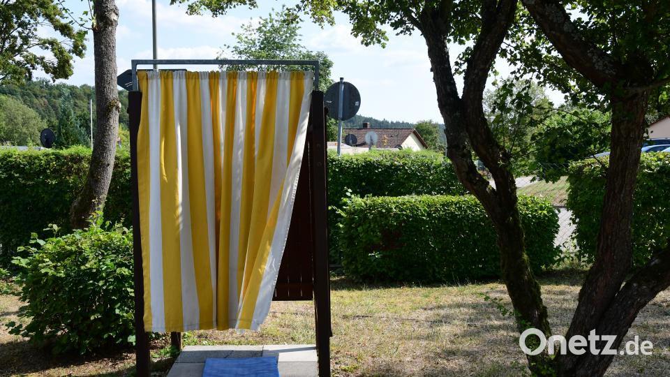 Eine Umkleidemöglichkeit abseits der Schwimmbecken. Petra Hartl