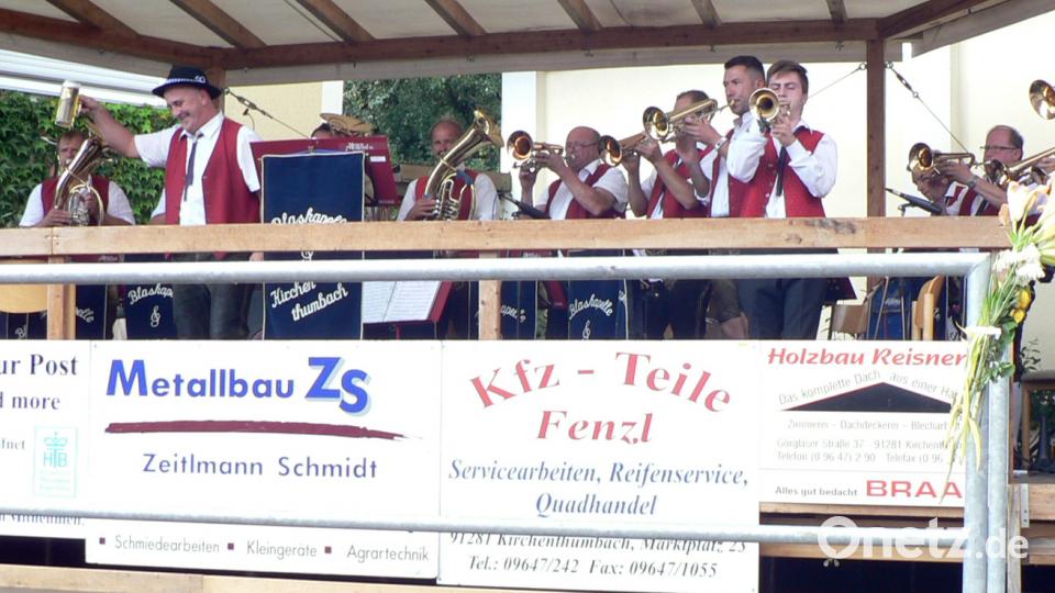 Am Sonntagnachmittag spielte die Blaskapelle in gewohnter Manier auf. Familien mit Kindern genossen die Biergartenatmospähre am Turnerplatz. lep