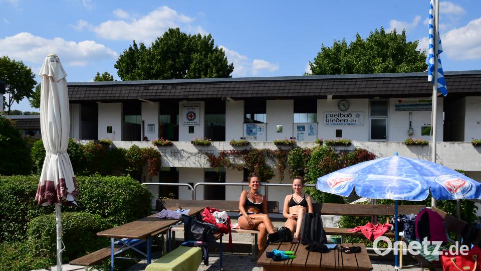 Manche Gäste kommen seit Jahrzehnten gern ins Riedener Freibad. Petra Hartl