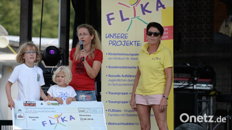 Flika in Amberg bekam eine Spende in Höhe von 2500 Euro vom Blaster Run. brü