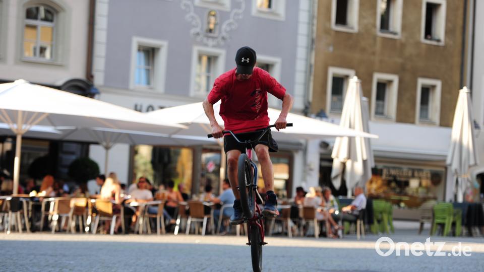 Fahrradkünste zeigen. Bild: brü