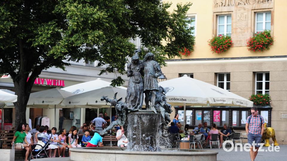 Familienausflug zum Brunnen. Bild: brü