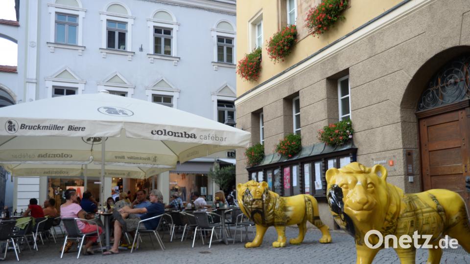 Im Zeichen der Löwen ein kühles Getränk genießen. Bild: brü