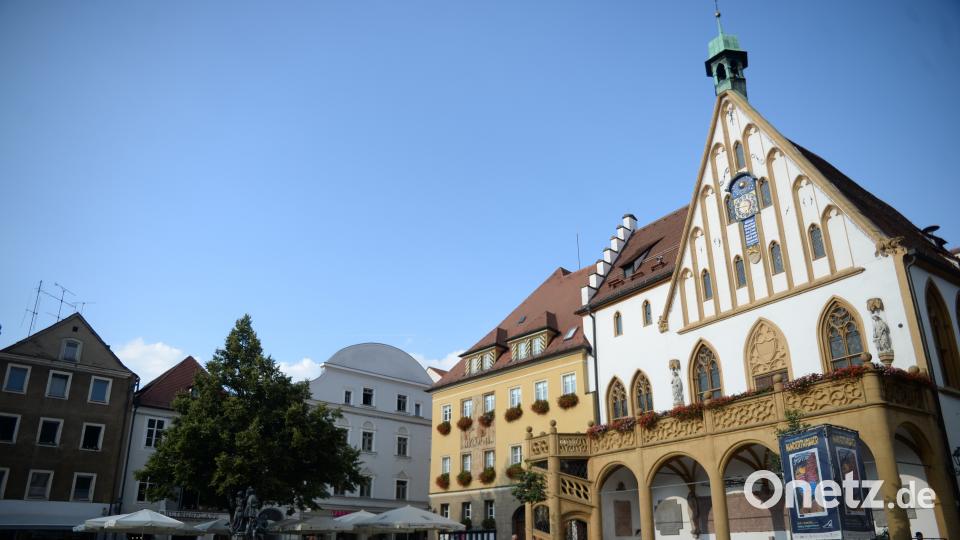 Letzte Sonnenstrahlen auf dem Rathaus in Amberg Bild: brü