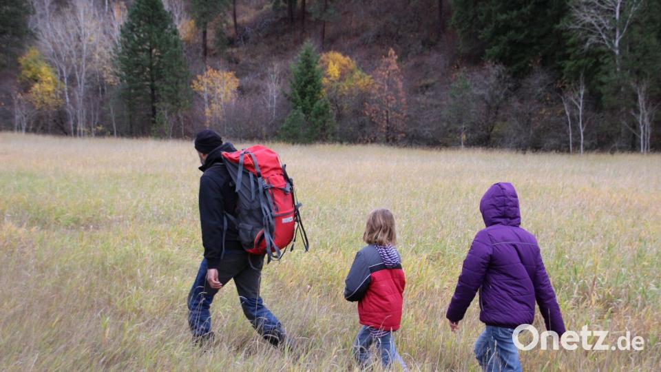 Auf dem Weg zu Liz und Roger: Mit dem Schulbus in die Wildnis Bild: Praschel