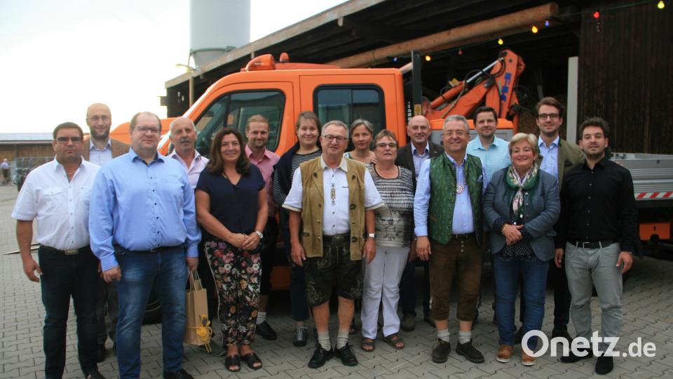 Die Freunde von der Wiesauer CSU sind stolz auf ihren Parteifreund und Bürgermeister. Gerne nahm man sich für ein Gruppenbild Zeit. Bild: wro