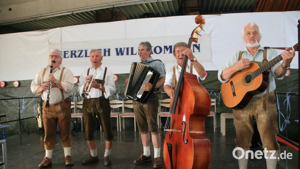 Für die Unterhaltung bei Kaffee und Kuchen sorgte die Zoiglmusik aus Falkenberg. Bild: wro