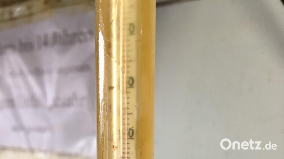 Etwa 80 Grad ist der Saft beim Abfüllen heiß. Bild: gri
