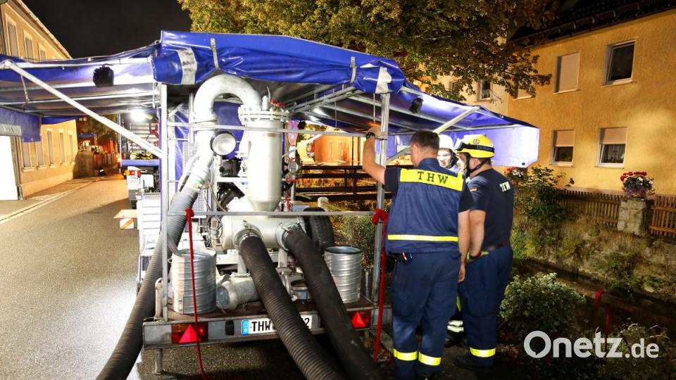 Bei einer praktischen Übung in Floß vertiefen alle Einsatzkräfte ihre Kenntnisse. Bild: exb